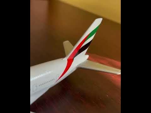 Daron Toy Airplane RT9904 – Emirates A380 – Die-Cast Metal Model Airplane Toy with Plastic Parts for Kids Ages 3+