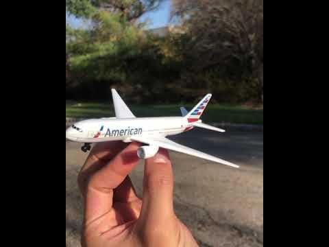 Daron Toy Airplane – American Airlines – Die-Cast Metal Model Airplane Toy with Plastic Parts for Kids Ages 3+