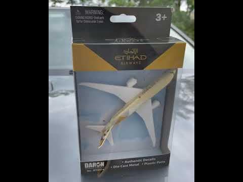 Daron Toy Airplane – Etihad – Die-Cast Metal Model Airplane Toy with Plastic Parts for Kids Ages 3+
