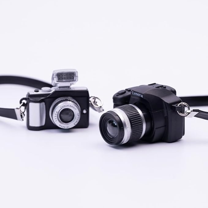 1Pc Black 1:4 Scale Mini Camera Prop Ornament Vintage Camera Model,Vintage Camera Prop,Miniature Camera,Prop Camera,Miniature Digital Camera Mini Decoration Accessories,Dollhouse Accessories(1x1.57IN)