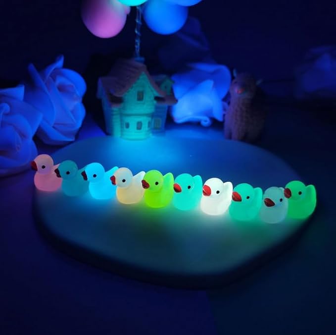 100pcs Mini Resin Duck,15 mm Dollhouse Décor Glow in The Dark for Aquarium Decor Micro Fairy Garden Landscape Hide,Seek Party Toys,Easter Basket Stuffer, Gift for All Ages (Royal Blue)