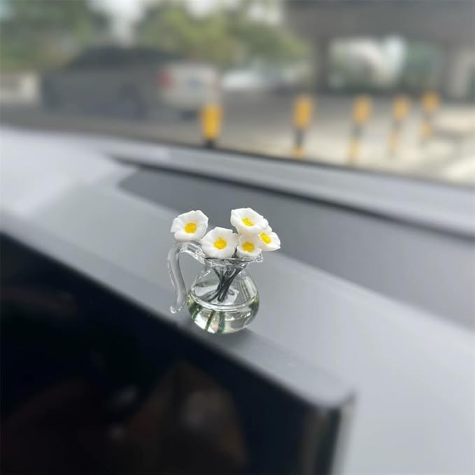 Mini Glass Vase with Lily Blossoms Car Decor for Women's Vehicles, Delicate and Elegant Miniature Flower Pot for Car Interior Decoration (Lily)