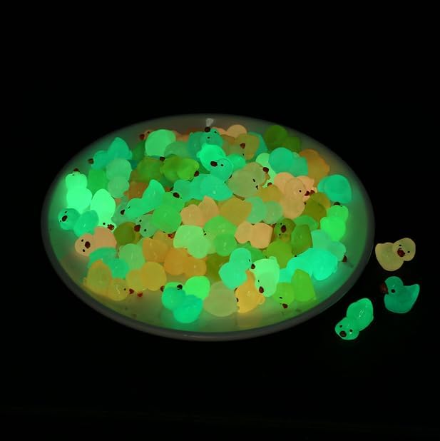 100pcs Mini Resin Duck,15 mm Dollhouse Décor Resin Ducks Glow in The Dark for Aquarium Decor Micro Fairy Garden Landscape Hide,Seek Party Toys,Craft Making and Ornament Scrapbooking (Yellow)