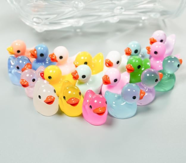 100pcs Mini Resin Duck,15 mm Dollhouse Décor Glow in The Dark for Aquarium Decor Micro Fairy Garden Landscape Hide,Seek Party Toys,Easter Basket Stuffer, Gift for All Ages (Rose Red)