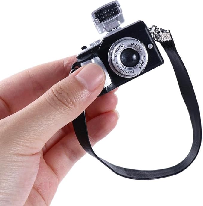 Photography Theme 1:4 Scale Miniature Camera Prop – Vintage & Digital Mini Camera Model for Dollhouse Accessories, Desktop Ornament, Miniature Display, Creative DIY Projects, Home Collectible Decor（A）