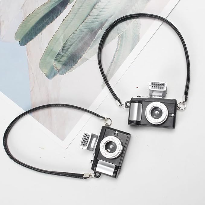 1Pc Black 1:4 Scale Mini Camera Prop Ornament Vintage Camera Model,Vintage Camera Prop,Miniature Camera,Prop Camera,Miniature Digital Camera Mini Decoration Accessories,Dollhouse Accessories(1x1.57IN)