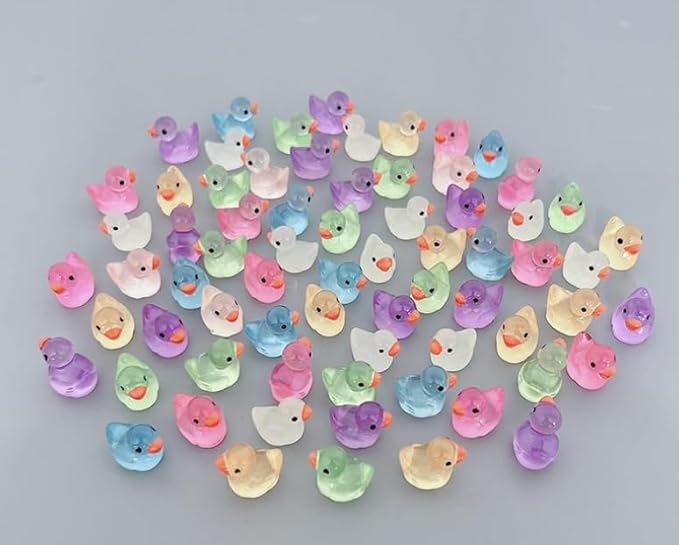 100pcs Luminous Mini Ducks,15 mm Dollhouse Décor Resin Ducks Glow in The Dark for Aquarium Decor Micro Fairy Garden Landscape Hide,Seek Party Toys,Craft Making and Ornament Scrapbooking (Multicolour)