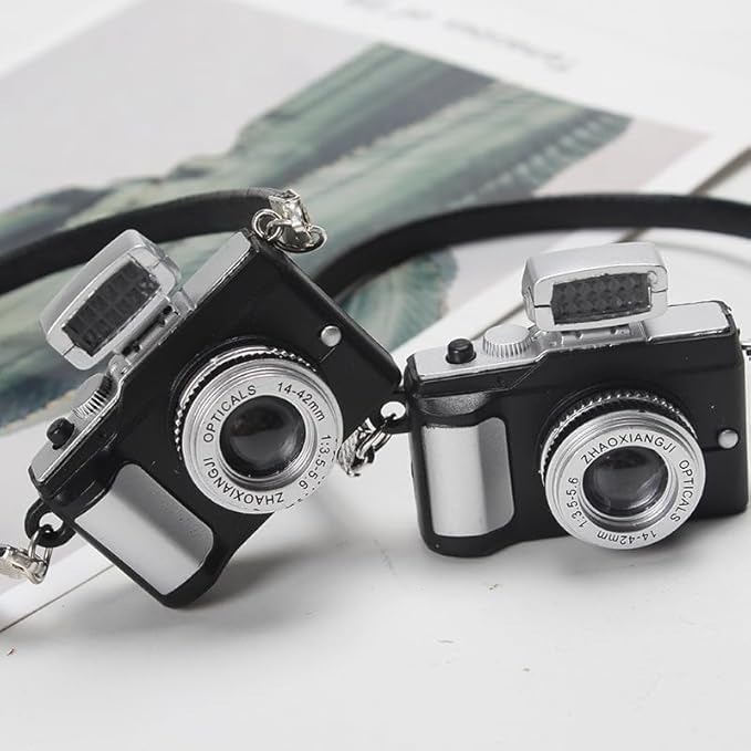 1Pc Black 1:4 Scale Mini Camera Prop Ornament Vintage Camera Model,Vintage Camera Prop,Miniature Camera,Prop Camera,Miniature Digital Camera Mini Decoration Accessories,Dollhouse Accessories(1x1.57IN)