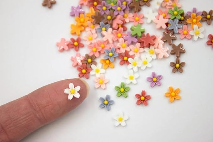 Micro Resin Daisy Blooms, Dollhouse Miniature Polyresin Flowers, Terrarium Fairy Garden Dollhouse, Terrarium, Zen Garden, Fairy Garden (50 PCS)