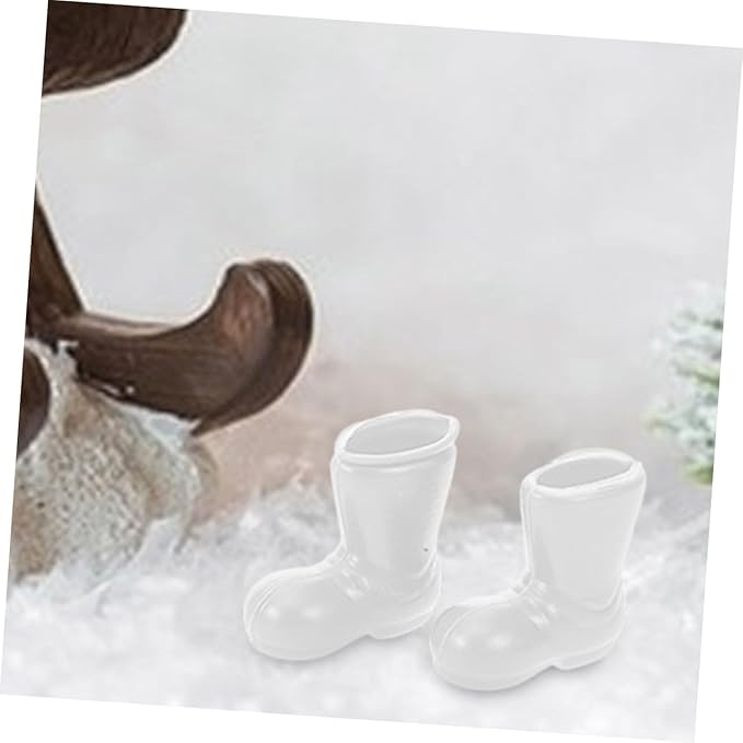 TOYZFRIENDY 100Pcs Miniature Santa Claus Boots White Plastic Doll Shoes for Christmas Craft Projects Dollhouse Accessories Holiday Table Centerpiece Ornaments Compact Festive Decorations
