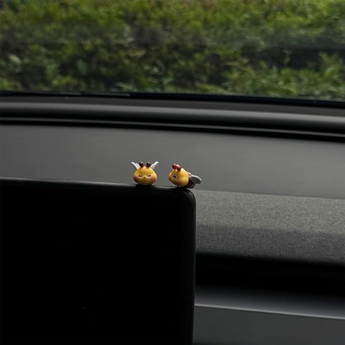 AKV Mini Resin Bees, Cute Mini Bees for Crafts Dollhouses Garden Birthday Party Table Decor, Cartoon Tiny Bees Figurine for Car Dashboard Decorations, Bee Gifts for Women (15Pcs Without Luggage)