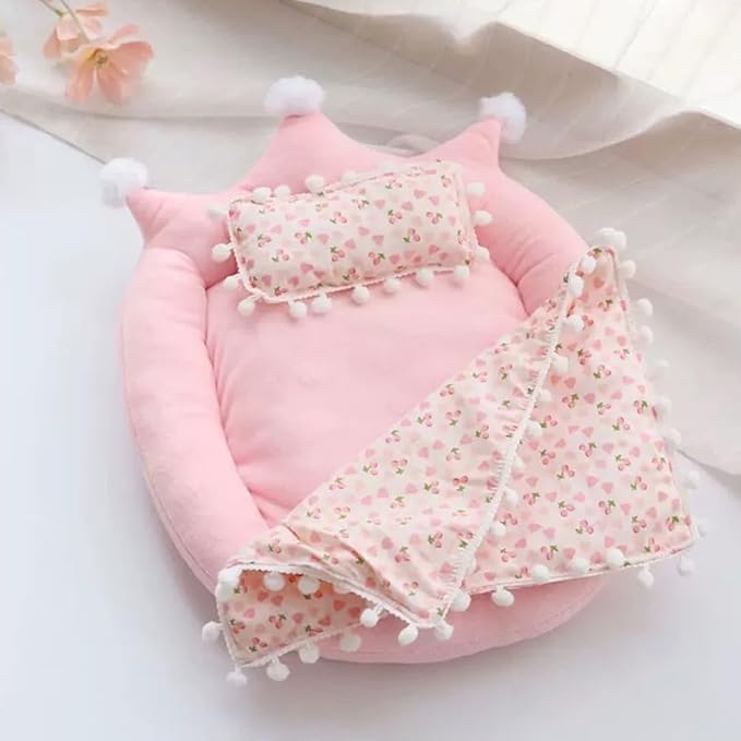 Mini Bed for Labubu Sofa, Doll House Furniture for Labubu Bedroom, Cute Doll Bed with Pillow and Blanket for 17cm Doll, Dollhouse Accessories for Labubu Decor or Collectors (Cherry)