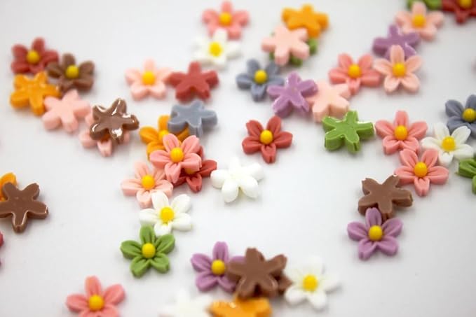 Micro Resin Daisy Blooms, Dollhouse Miniature Polyresin Flowers, Terrarium Fairy Garden Dollhouse, Terrarium, Zen Garden, Fairy Garden (50 PCS)