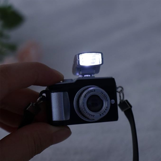 Miniature Camera 1:4 Scale Mini Camera Prop Mini Camera Ornament Vintage Camera Model Digital Camera Mini Decoration Accessories Photography Props