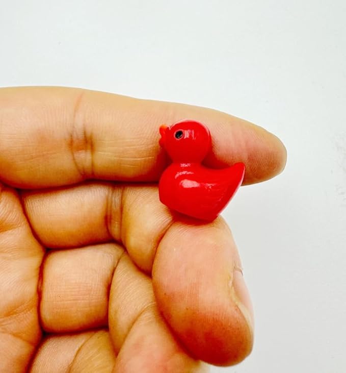100pcs Mini Resin Duck,15 mm Dollhouse Décor for Aquarium Decor Micro Fairy Garden Landscape Hide,Seek Party Toys,Easter Basket Stuffer, Gift for All Ages (Nonluminous-Red)
