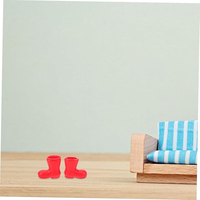 Garneck 100Pieces Mini Santa Claus Boots Craft Set for Christmas Decoration Miniature Red Mini Shoes for Dollhouse and Table Decoration Ideal Creative Craft Projects at Festive Time
