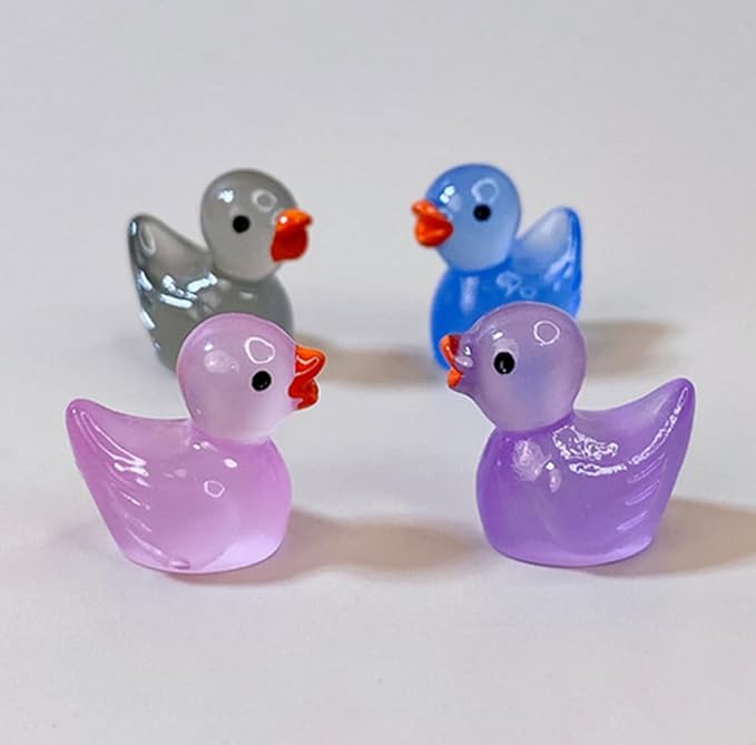 100pcs Mini Resin Duck,15 mm Dollhouse Décor Glow in The Dark for Aquarium Decor Micro Fairy Garden Landscape Hide,Seek Party Toys,Easter Basket Stuffer, Gift for All Ages (Royal Blue)