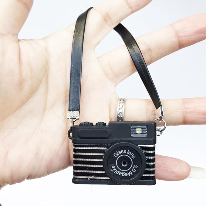 1Pc Black 1:4 Scale Mini Camera Prop Ornament Vintage Camera Model,Vintage Camera Prop,Miniature Camera,Prop Camera,Miniature Digital Camera Mini Decoration Accessories，Dollhouse Accessories(WFA1142)
