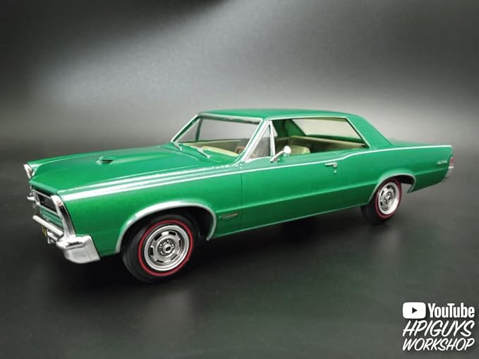 AMT 1965 Pontiac GTO Hardtop Craftsman Plus 1:25 Scale Model Kit