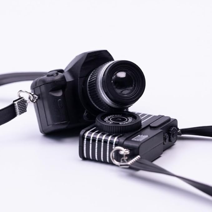 1Pc Black 1:4 Scale Mini Camera Prop Ornament Vintage Camera Model,Vintage Camera Prop,Miniature Camera,Prop Camera,Miniature Digital Camera Mini Decoration Accessories，Dollhouse Accessories(WFA1141)