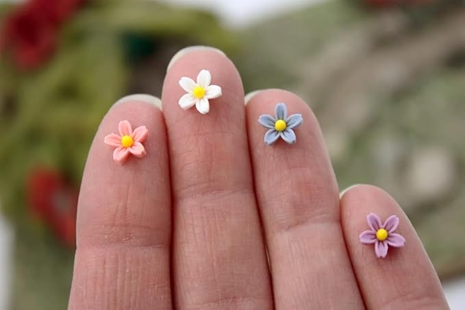 Micro Resin Daisy Blooms, Dollhouse Miniature Polyresin Flowers, Terrarium Fairy Garden Dollhouse, Terrarium, Zen Garden, Fairy Garden (50 PCS)