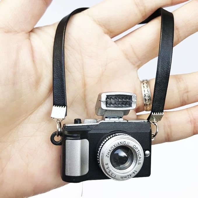 1Pc Black 1:4 Scale Mini Camera Prop Ornament Vintage Camera Model,Vintage Camera Prop,Miniature Camera,Prop Camera,Miniature Digital Camera Mini Decoration Accessories,Dollhouse Accessories(1x1.57IN)