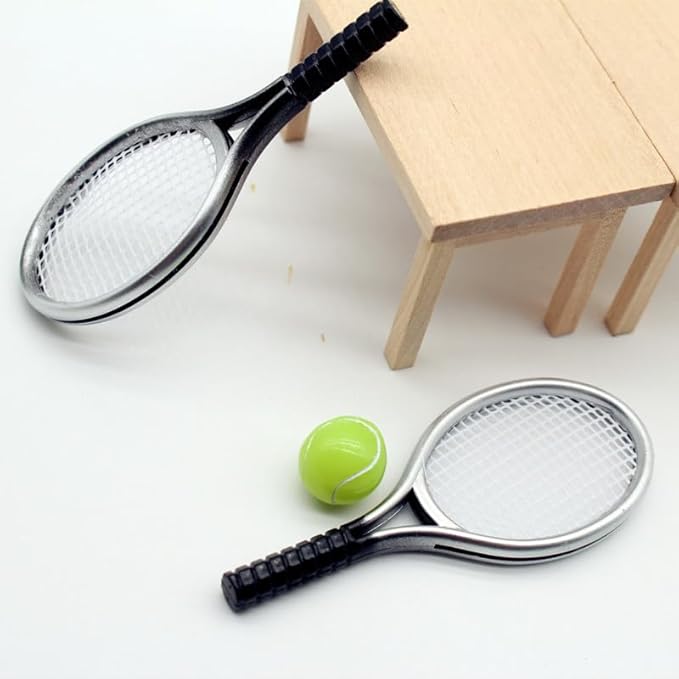 Miniature Tennis Racket Set,1/12 Scale Dollhouse Accessories and Décor，Mini Dollhouse Decoration Accessories for Tennis Decorations and Dollhouse Decor (Pink)