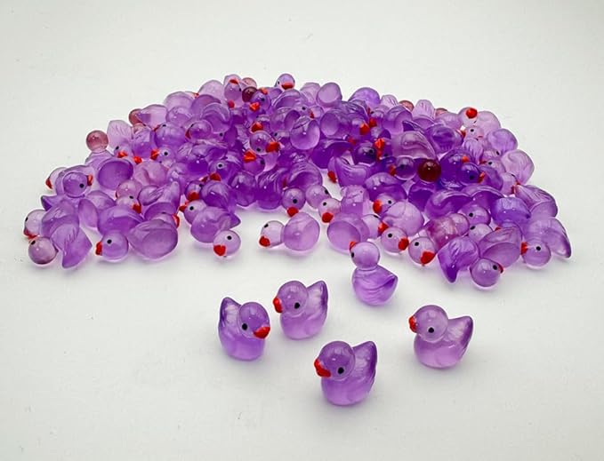 100pcs Mini Resin Duck,15 mm Dollhouse Décor Glow in The Dark for Aquarium Decor Micro Fairy Garden Landscape Hide,Seek Party Toys,Easter Basket Stuffer, Gift for All Ages (Purple)