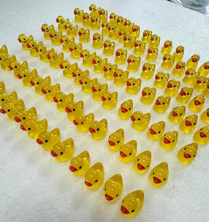 100pcs Mini Resin Duck,15 mm Dollhouse Décor Resin Ducks Glow in The Dark for Aquarium Decor Micro Fairy Garden Landscape Hide,Seek Party Toys,Craft Making and Ornament Scrapbooking (Yellow)