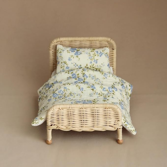 1:12 Scale Dollhouse Wicker Bed Set Handmade Miniature Rattan Bed with Pumpkin Bedding Natural and Brown Colors Dollhouse Bedroom Furniture Decor (Light + Blue Floral Pattern)