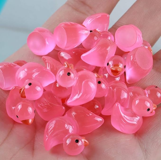 100pcs Mini Resin Duck,15 mm Dollhouse Décor Glow in The Dark for Aquarium Decor Micro Fairy Garden Landscape Hide,Seek Party Toys,Easter Basket Stuffer, Gift for All Ages (Rose Red)