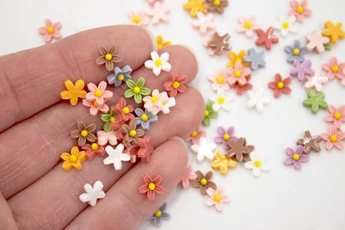 Micro Resin Daisy Blooms, Dollhouse Miniature Polyresin Flowers, Terrarium Fairy Garden Dollhouse, Terrarium, Zen Garden, Fairy Garden (50 PCS)