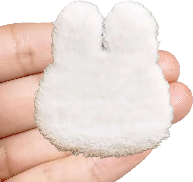 1:12 Scale Miniature Dollhouse Rabbit Rug – Soft White Faux Fur Carpet, Cozy Bedroom & Living Room Accessory for Dollhouse Decoration, Mini Scene Layout, DIY Display & Micro Landscape Décor (B)