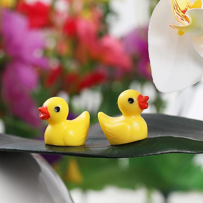 200 Pieces Mini Resin Ducks Tiny Duck for Garden Micro Landscape Ornament Dollhouse Prank Christmas Falloween Birthday Party Favors DIY Decoration Craft