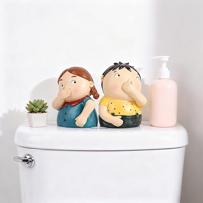 LCCCK Girl & Boy Holding Nose Sculpture Funny Bathroom Decor Statue, Quirky Home Decor Art Bathroom Figurines for Toilet Butler Tank Shelf Shelves, Mens Girls Toilet Decorate Knick Knacks