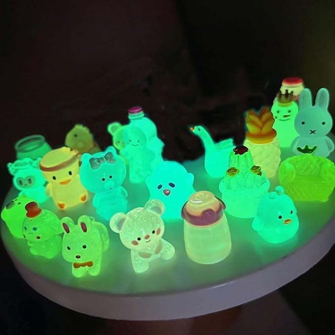 (100PCS) Mini Glow in The Dark Animal Resin Models, Mystery Resin Animals Blind Bag for Birthday Party Gift, DIY Crafts, Ornaments, Random Design