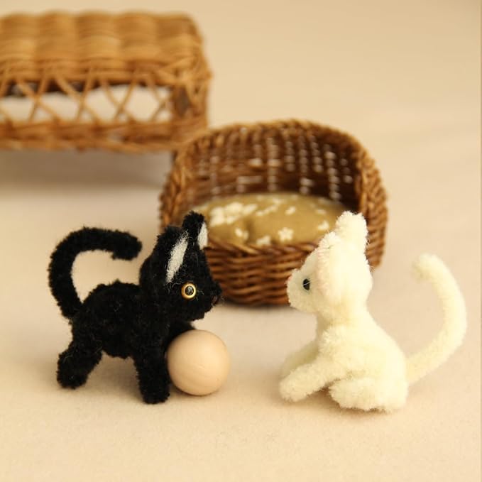 Miniature Dollhouse Pipe Cleaner Pet - 1:12 Scale Cute Handmade Pet Figurine for Doll House Decor, for Dollhouse Enthusiasts & Collectors
