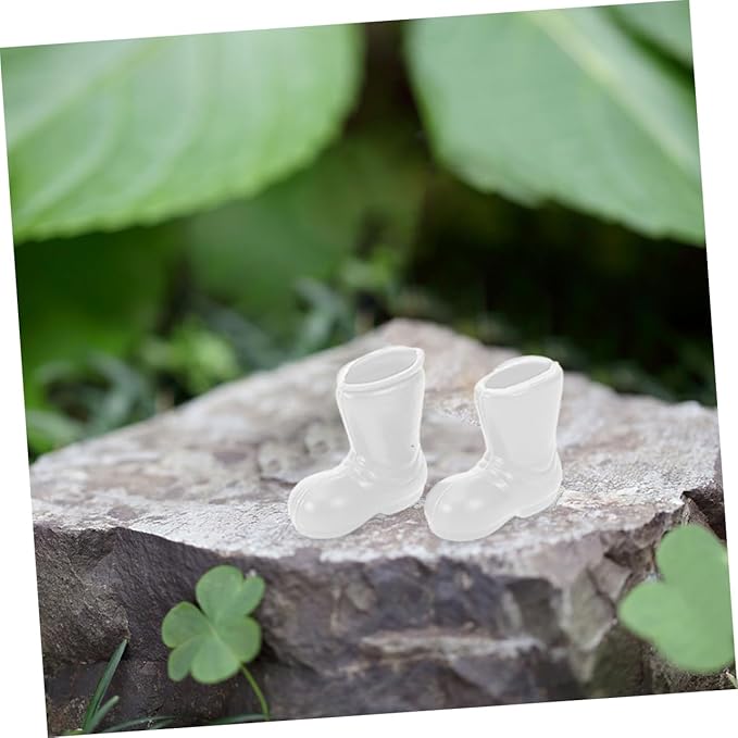TOYZFRIENDY 100Pcs Miniature Santa Claus Boots White Plastic Doll Shoes for Christmas Craft Projects Dollhouse Accessories Holiday Table Centerpiece Ornaments Compact Festive Decorations