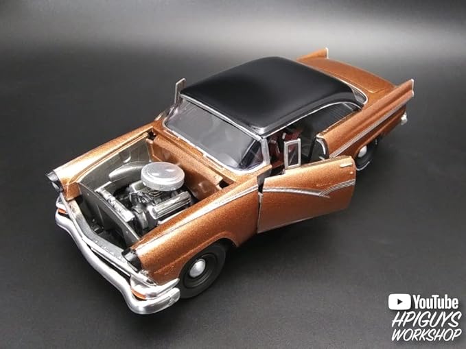 AMT 1956 Ford Victoria Hardtop 1:25 Scale Model Kit