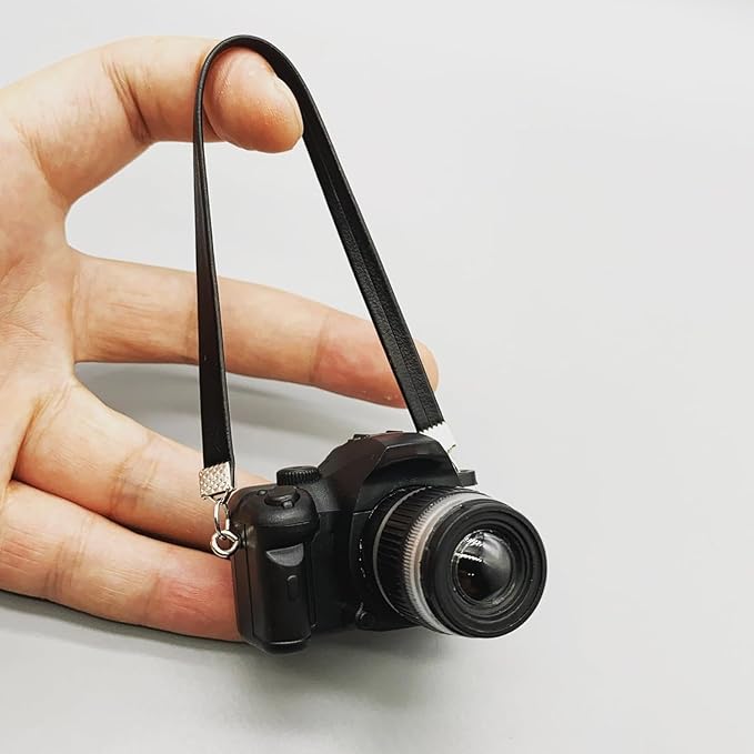 1:4 Scale Mini Camera Prop Ornament Vintage Camera Model, Miniature Digital Camera Mini Decoration Accessories Photography Props Ornament(Style 4)
