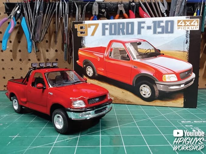 AMT 1997 Ford F-150 4x4 Pickup 1:25 Scale Model Kit