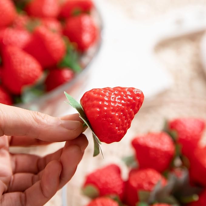 60 Pieces Fake Strawberries Décor, Fake Fruit Artificial Strawberry Kitchen Décor, Plastic Strawberry Party Decorations, Realistic Fake Food Lifelike for Display Photography Props