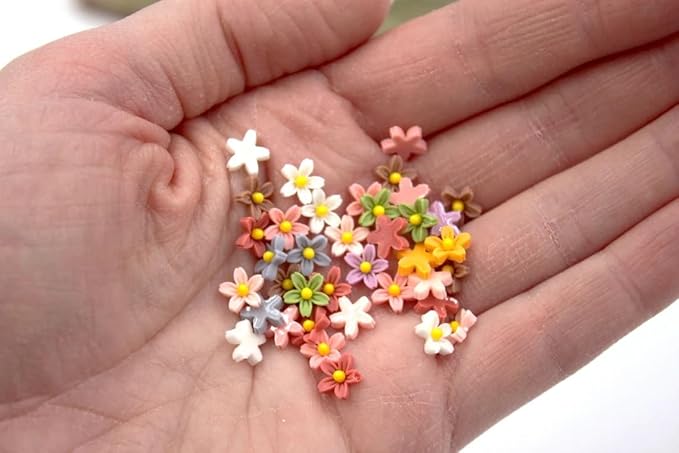 Micro Resin Daisy Blooms, Dollhouse Miniature Polyresin Flowers, Terrarium Fairy Garden Dollhouse, Terrarium, Zen Garden, Fairy Garden (50 PCS)