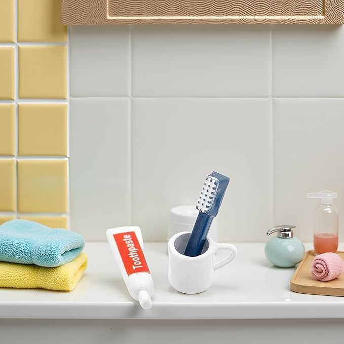 3 Piece Cute Miniature Dollhouse Bathroom Kit – 1:12 Scale Accessories Including Cup, Toothpaste & Toothbrush（Random）, DIY Toiletries Models for Toilet Scene Crafting & Micro Display Decoration
