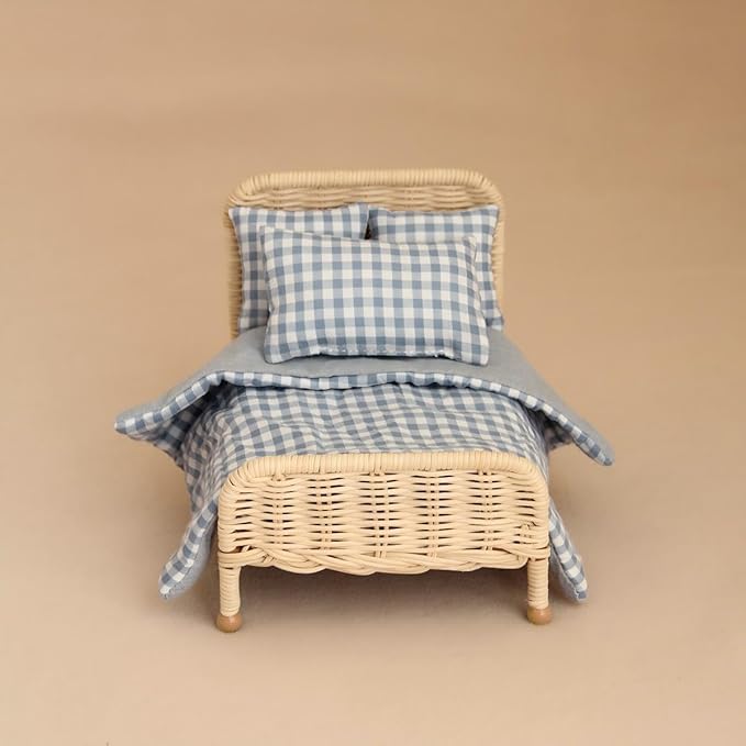 1:12 Scale Dollhouse Wicker Bed Set Handmade Miniature Rattan Bed with Pumpkin Bedding Natural and Brown Colors Dollhouse Bedroom Furniture Decor (Light +Checkered-Pattern)