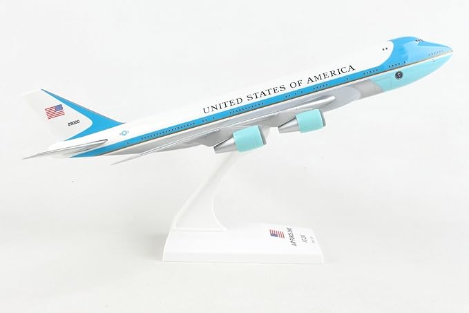 SkyMarks Plastic SKR041 Air Force One Boeing 747-200 VC25 1:250 Scale Desktop Model with Stand