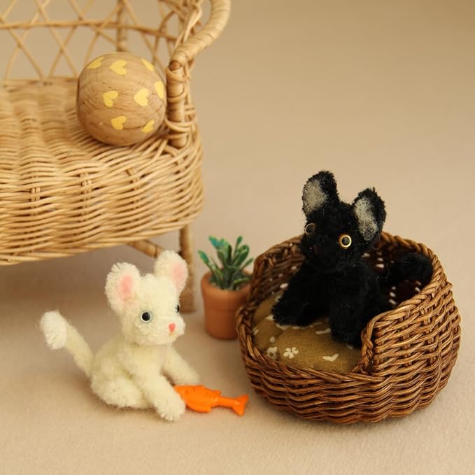 Miniature Dollhouse Pipe Cleaner Pet - 1:12 Scale Cute Handmade Pet Figurine for Doll House Decor, for Dollhouse Enthusiasts & Collectors
