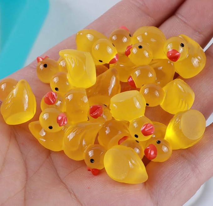 100pcs Mini Resin Duck,15 mm Dollhouse Décor Resin Ducks Glow in The Dark for Aquarium Decor Micro Fairy Garden Landscape Hide,Seek Party Toys,Craft Making and Ornament Scrapbooking (Yellow)