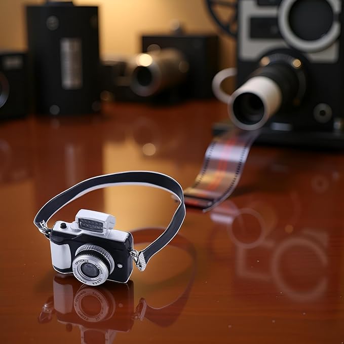 Miniature Camera 1:4 Scale Mini Camera Prop Mini Camera Ornament Vintage Camera Model Digital Camera Mini Decoration Accessories Photography Props