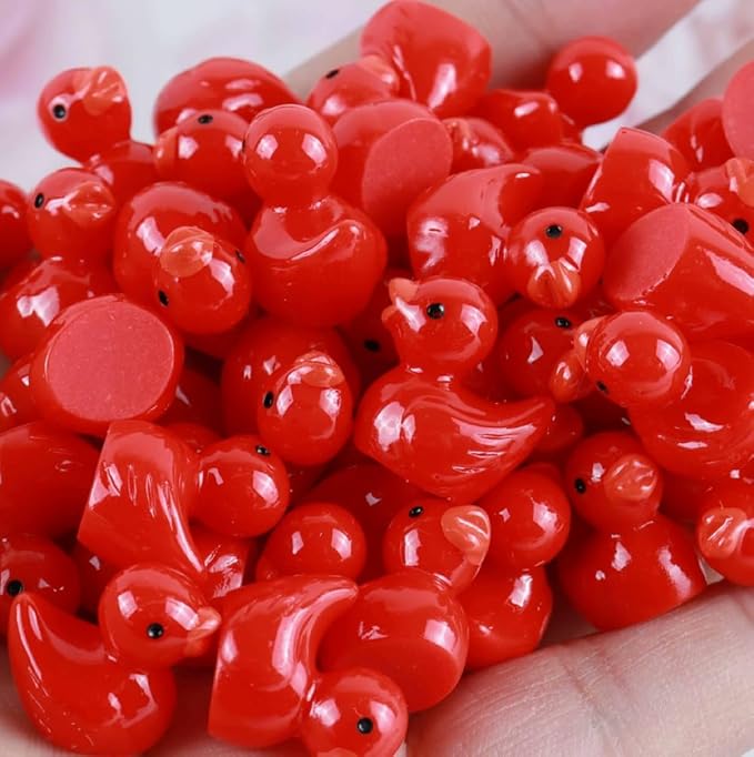 100pcs Mini Resin Duck,15 mm Dollhouse Décor for Aquarium Decor Micro Fairy Garden Landscape Hide,Seek Party Toys,Easter Basket Stuffer, Gift for All Ages (Nonluminous-Red)